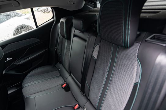 Peugeot 408 Allure e-DCS 1.2 mHEV