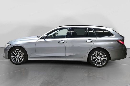 BMW Seria 3 330i xDrive sport-aut
