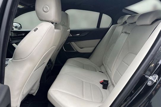 Jaguar XE 2.0 P300 AWD R-Dynamic SE aut