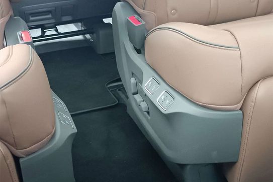 Hyundai Staria Kombi Luxury HEV AT