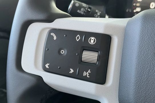 Land Rover Defender 90 D250 X-Dynamic SE