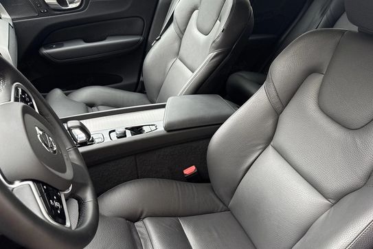 Volvo XC60 B5 B AWD Plus Dark