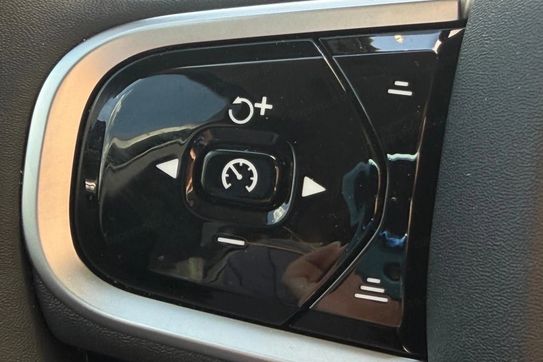 Volvo XC60 T6 Plug-In Hybrid AWD Ultra Dark