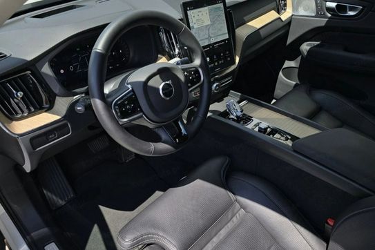 Volvo XC60 B5 B AWD Ultra Dark