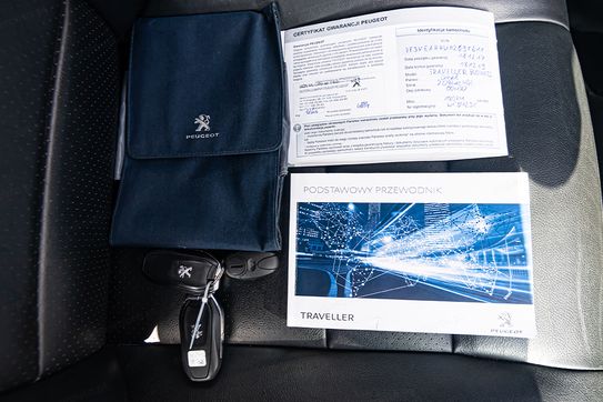 Peugeot Traveller L2H1 AT