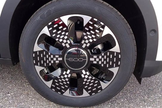 Fiat 600 La Prima 1.2 Turbo Hybrid eDCT