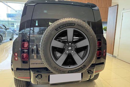 Land Rover Defender 90 D250 X-Dynamic SE