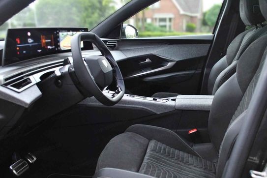 Peugeot 5008 GT Exclusive S&S e-DCS6 1.2 PureTech mHEV