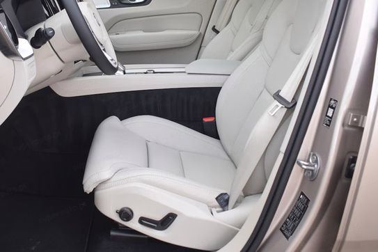 Volvo XC60 T6 Plug-In Hybrid AWD Ultra Dark