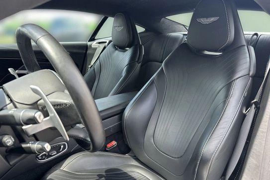 Aston Martin DB11 V8