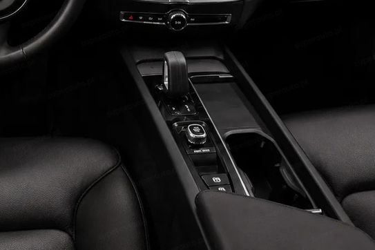 Volvo XC60 B5 B AWD Momentum Pro aut