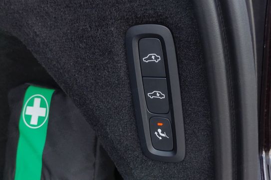 Volvo XC90 T8 AWD Plug-In Hybrid Plus Dark 7os