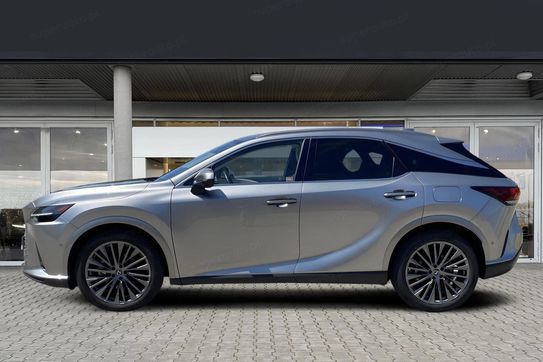 Lexus RX 450h+ Omotenashi