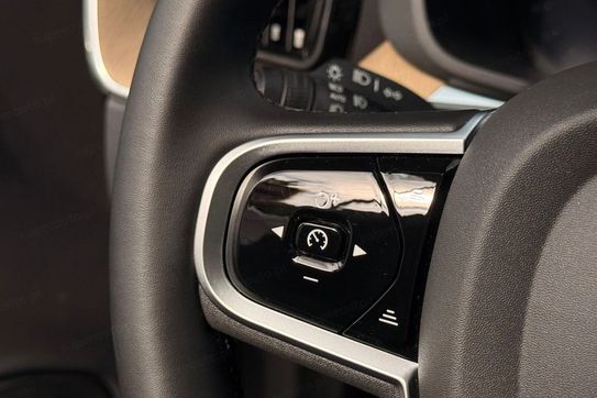 Volvo XC60 B5 B AWD Ultra Dark