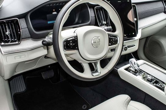 Volvo XC90 B5 AWD Ultra Bright