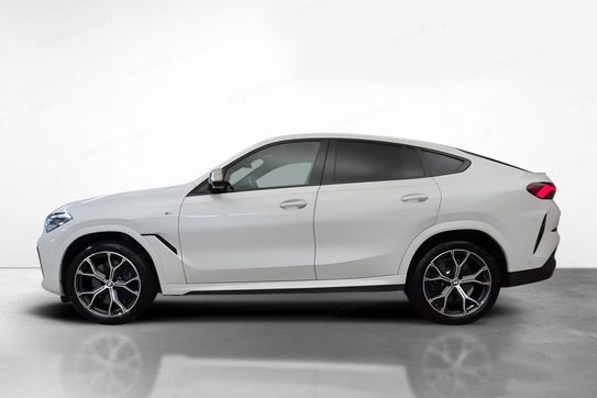 BMW X6 M50i