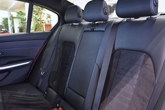 BMW Seria 3 330i aut