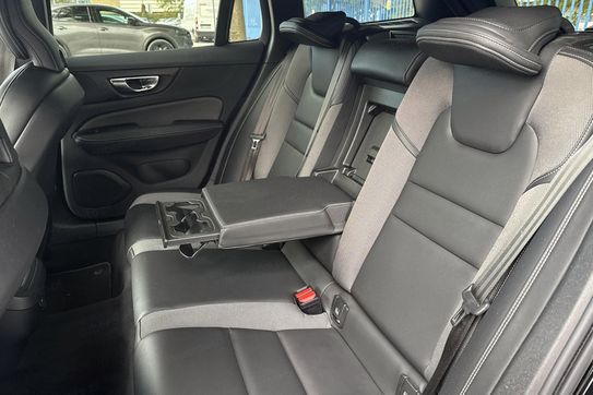 Volvo V60 B3 B R-Design