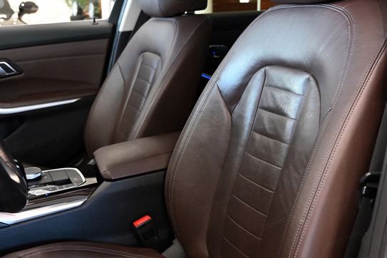 BMW Seria 3 320d xDrive Luxury Line aut