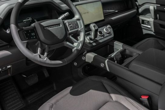 Land Rover Defender 110 D250 X-Dynamic HSE