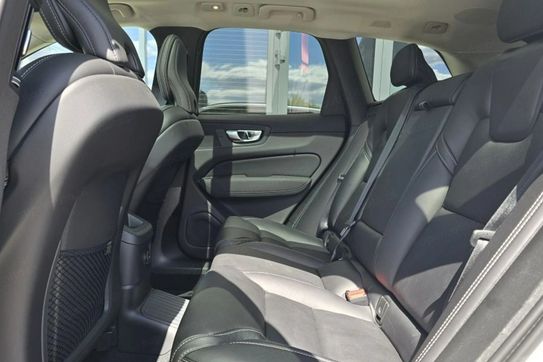 Volvo XC60 T8 Plug-In Hybrid AWD Ultra Dark