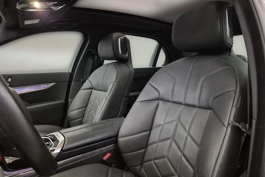 BMW Seria 7 M760e PHEV xDrive sport-aut
