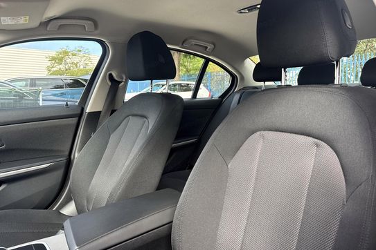 BMW Seria 3 318i