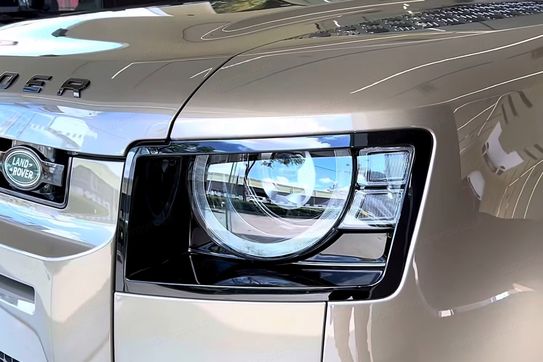 Land Rover Defender 110 3.0 D250 X-Dynamic HSE