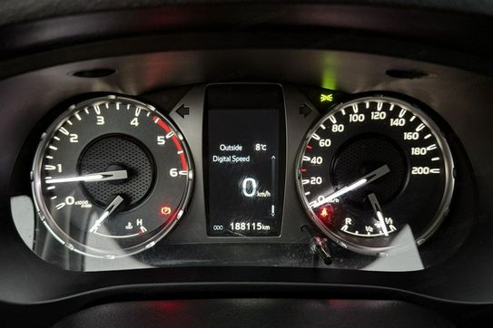 Toyota HiLux Double Cab DLX 4x4