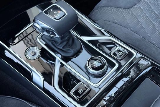 Hongqi HS5 2.0T AWD