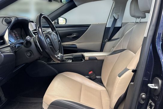 Lexus ES 300h Business Edition