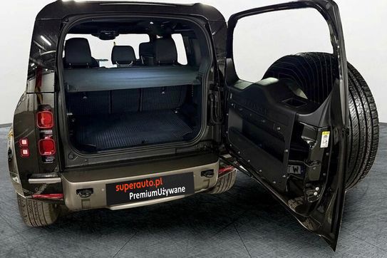 Land Rover Defender 110 D250 X-Dynamic SE