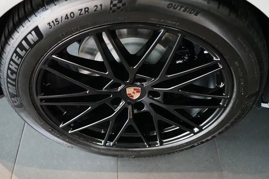 Porsche Cayenne E-Hybrid Black Edition