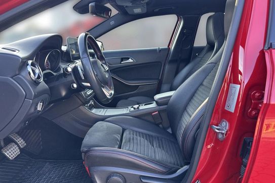Mercedes GLA 200 7G-DCT