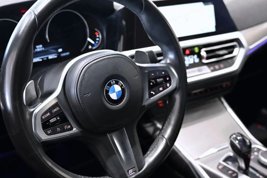 BMW Seria 3 330i xDrive M Sport
