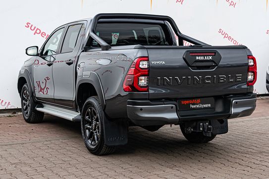 Toyota HiLux Double Cab Invincible 4x4  AT