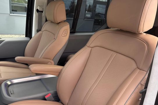 Hyundai Staria 1.6 T-GDI HEV Luxury aut