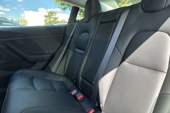 Tesla Model 3 RWD