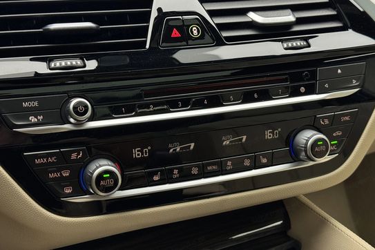 BMW Seria 5 530i xDrive M Sport sport