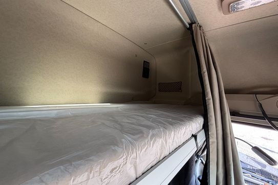 Mercedes Actros L 4x2 ProCabin-Giga Autotransporter LUGGI