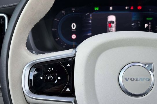 Volvo XC90 T8 AWD Plug-In Hybrid Ultra Bright
