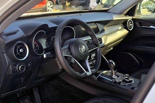 Alfa Romeo Stelvio Turbo Business Q4