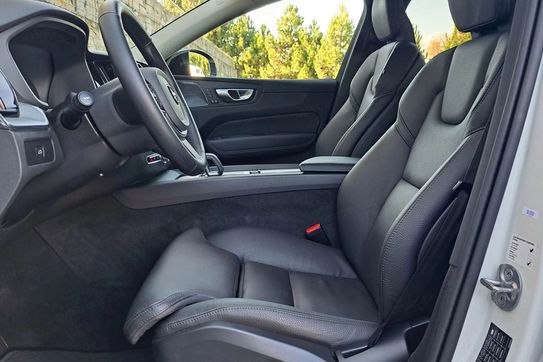 Volvo XC60 B5 B AWD Plus Dark