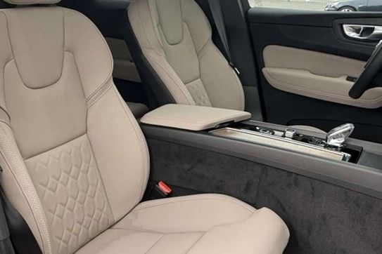 Volvo XC60 B5 AWD Ultra Dark