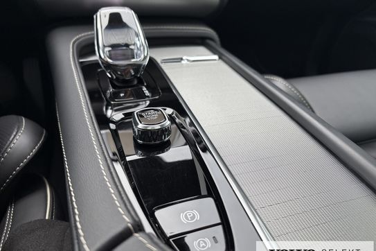 Volvo XC90 T8 AWD Plug-In Hybrid Ultra Dark 7os aut