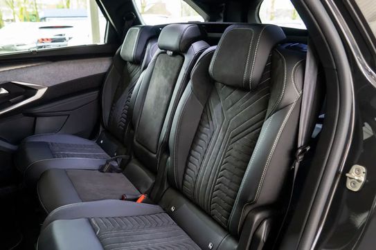 Peugeot 5008 GT 73kWh