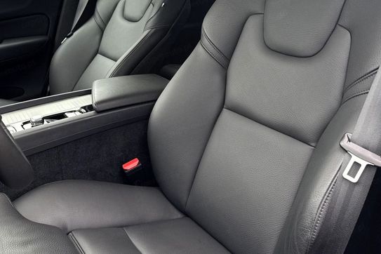 Volvo XC60 B4 B Plus Dark