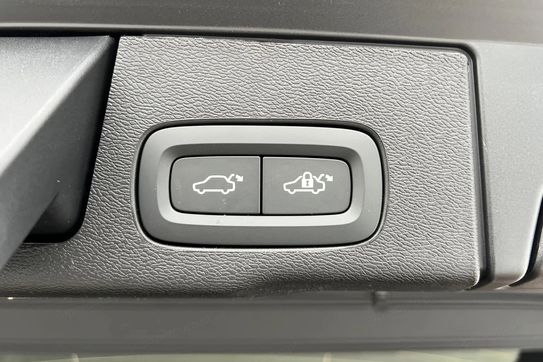 Volvo XC60 T8 Plug-In Hybrid AWD Plus Black Edition