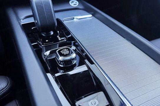 Volvo XC60 B5 B AWD Ultra Dark