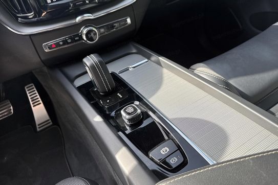 Volvo XC60 B4 B R-Design